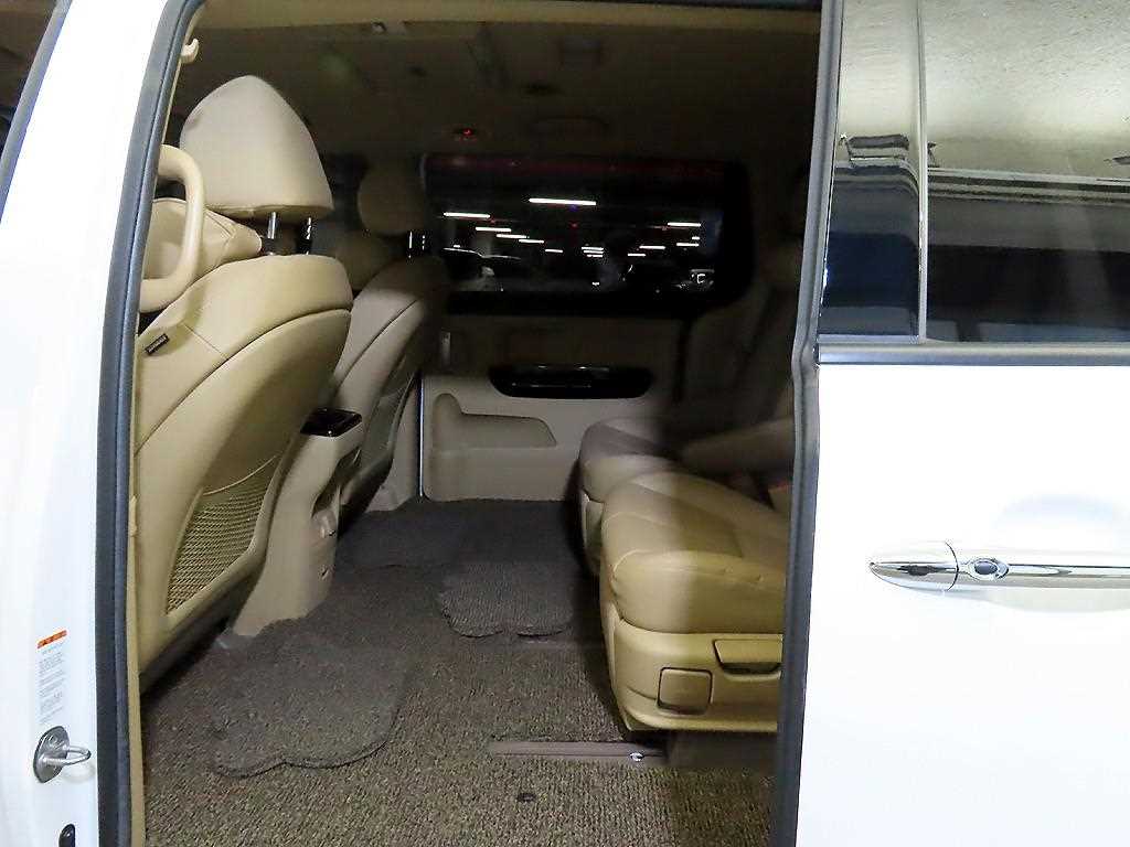 KIA Carnival - Vista 7