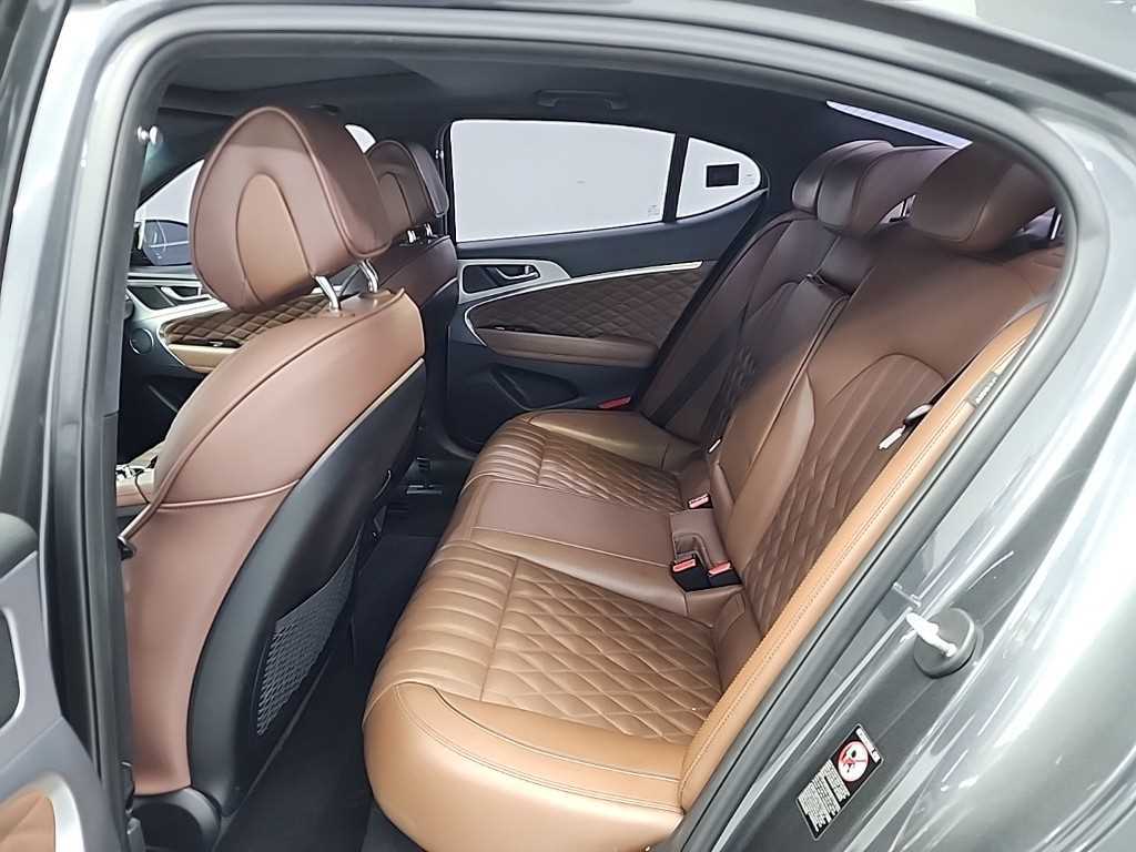 Genesis G70 - Vista 12