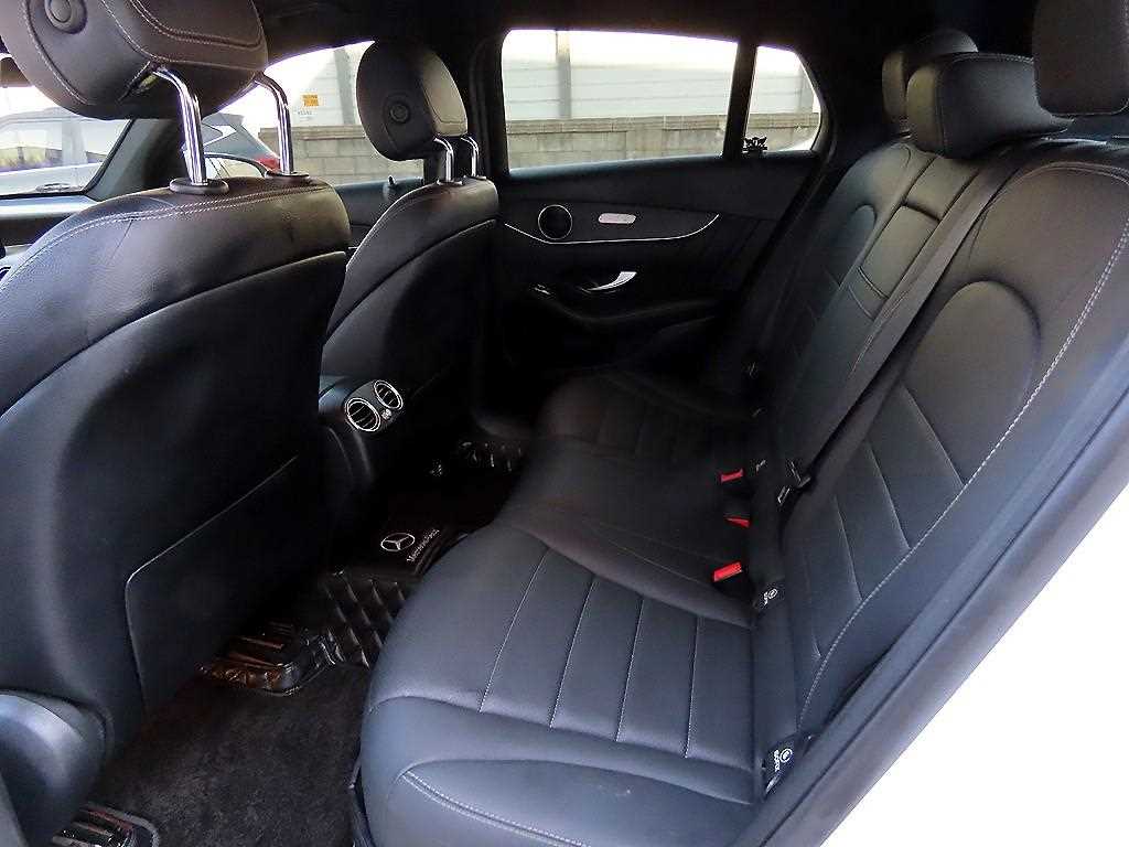 Mercedes Benz GLC Class - Vista 6