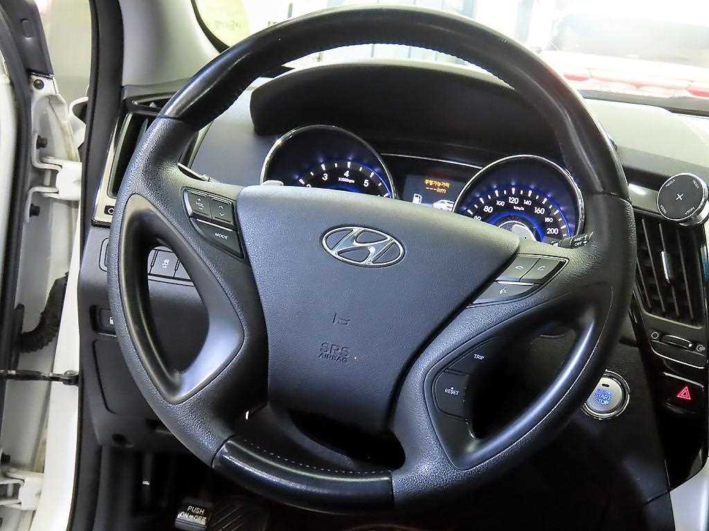 HYUNDAI Sonata - Vista 8