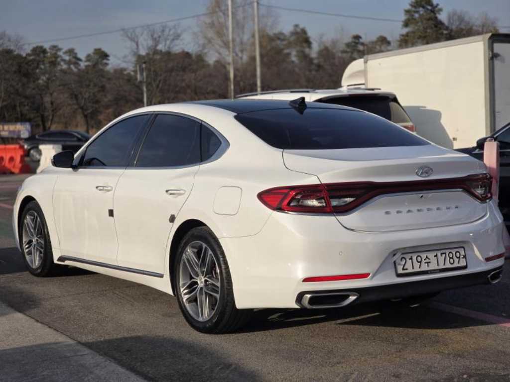 HYUNDAI Grandeur - Vista 5