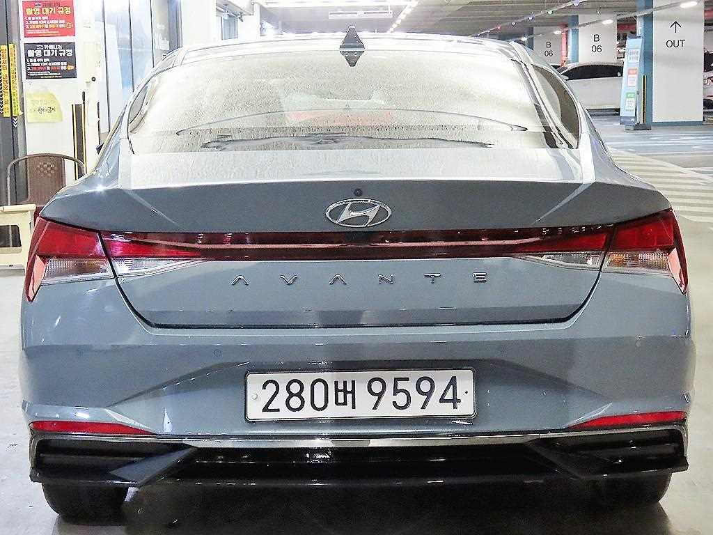 HYUNDAI Avante - Vista 5