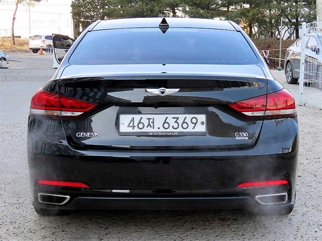 HYUNDAI Genesis - Vista 4