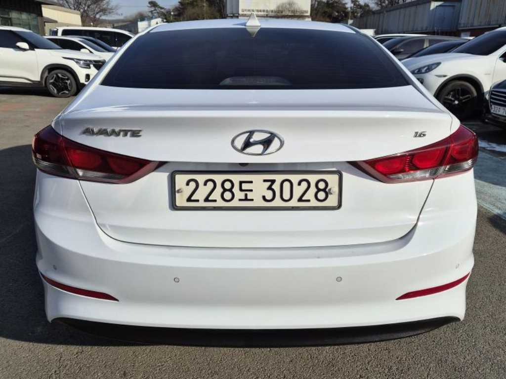 HYUNDAI Avante - Vista 4