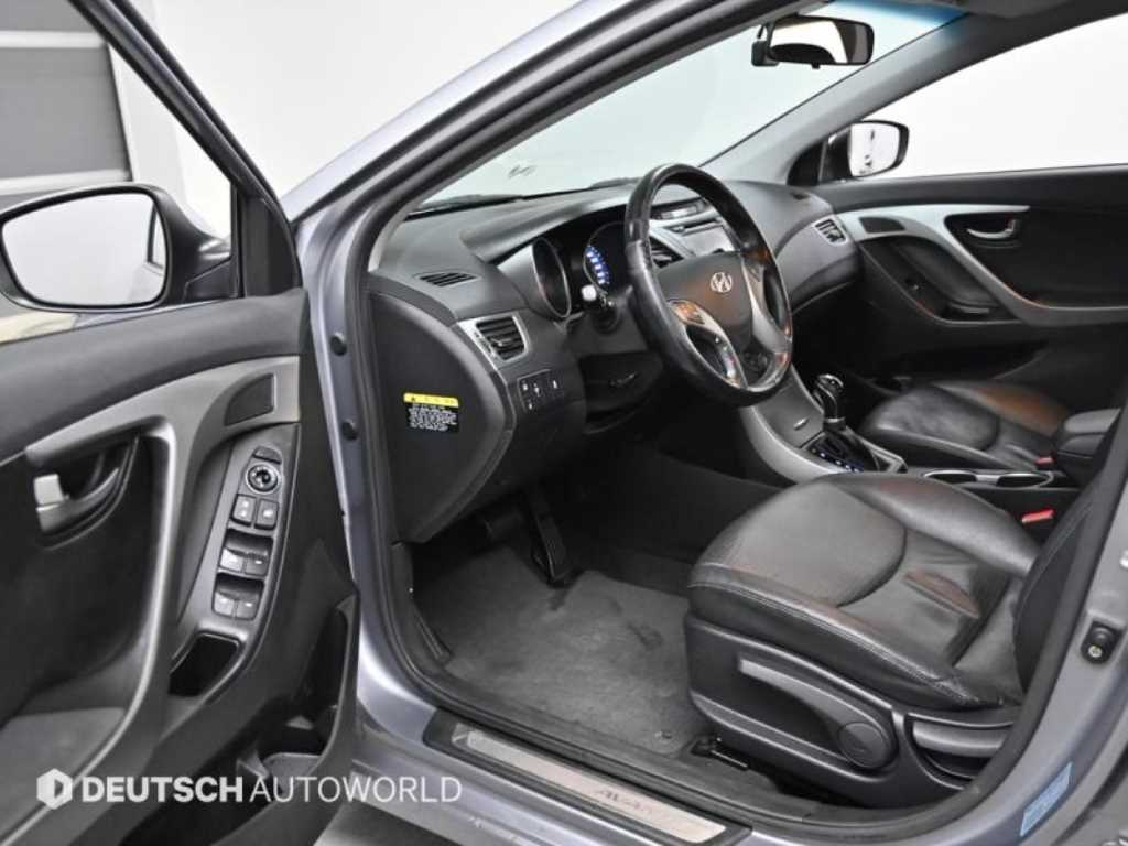 HYUNDAI Avante - Vista 11