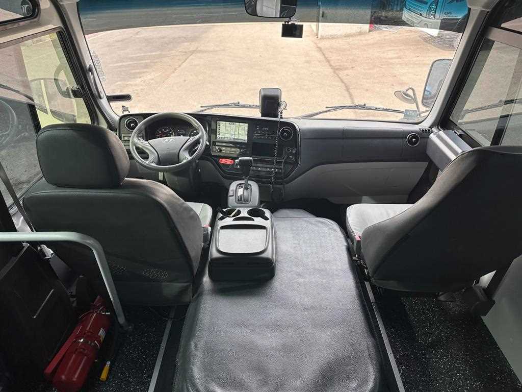 medium and large bus Hyundai bus 2025 the color of pearl - Importación desde Corea - HF Imports Iquique - Foto 15