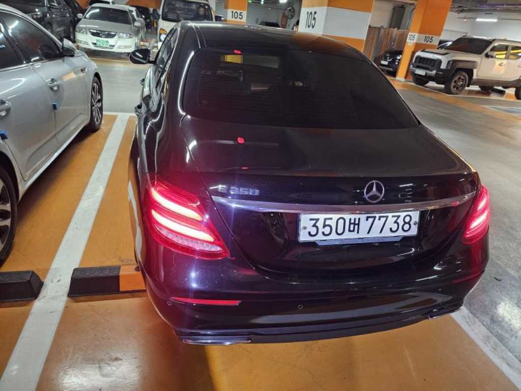 Mercedes Benz E class - Vista 4