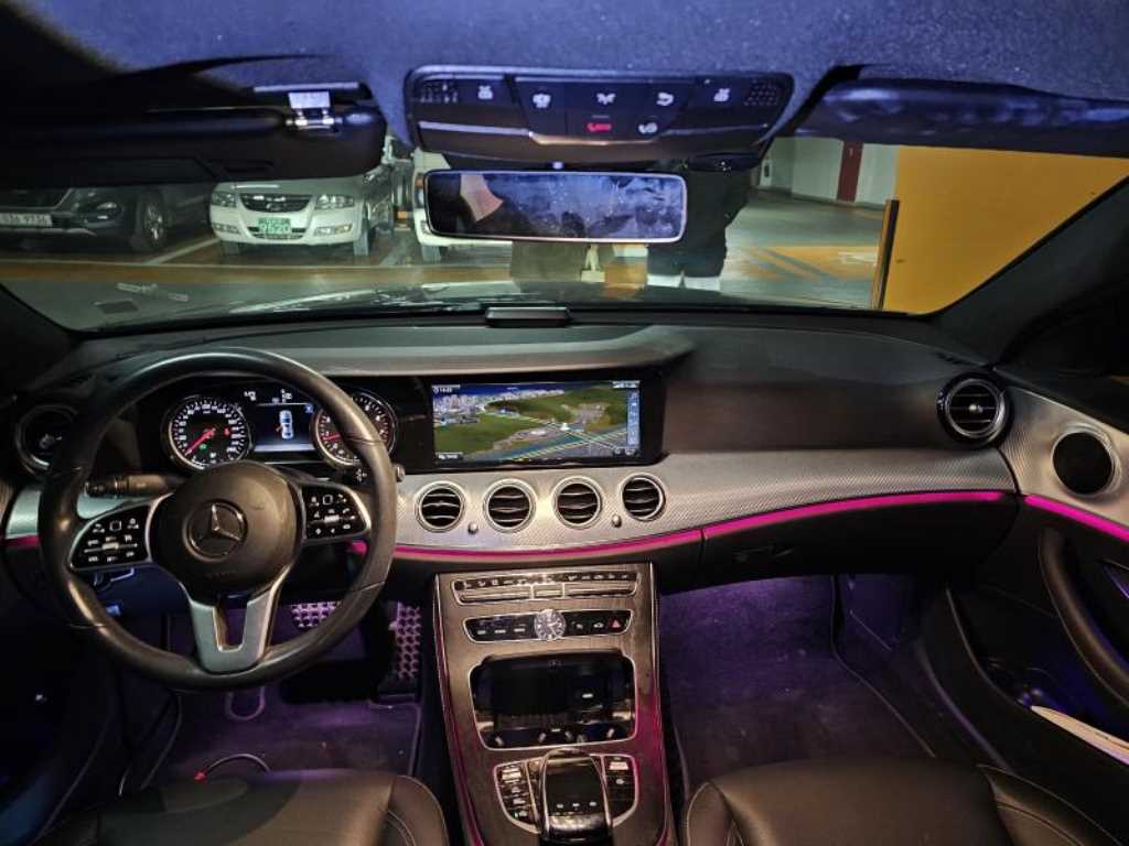 Mercedes Benz E class - Vista 8