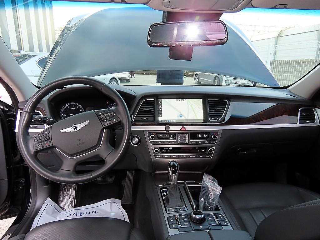 HYUNDAI Genesis - Vista 7