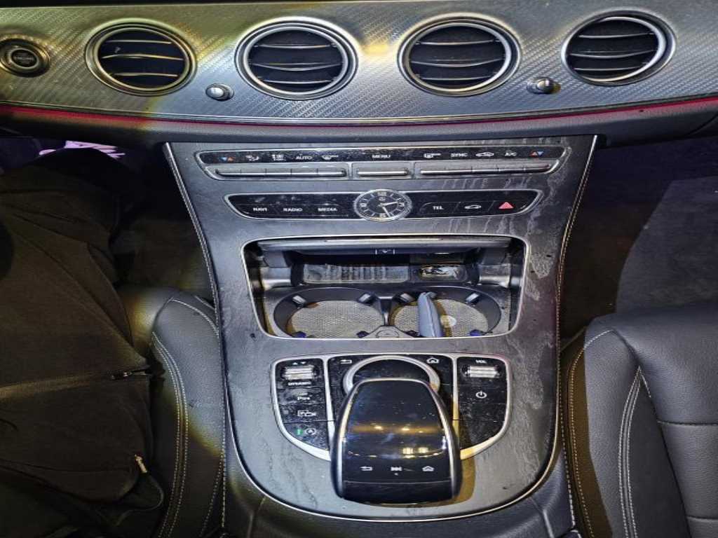 Mercedes Benz E class - Vista 10