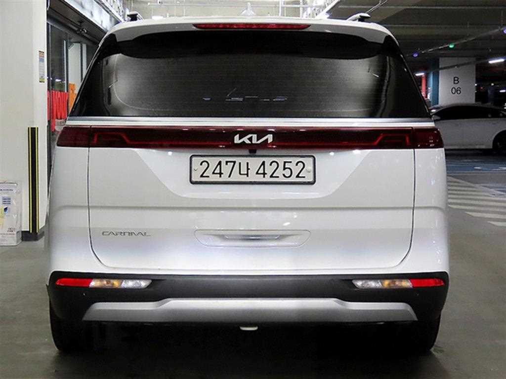 KIA Carnival - Vista 5