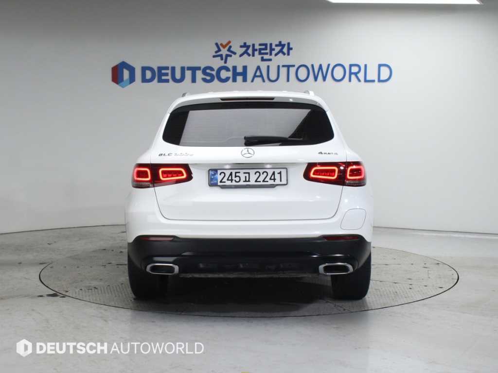 Mercedes Benz GLC Class - Vista 4