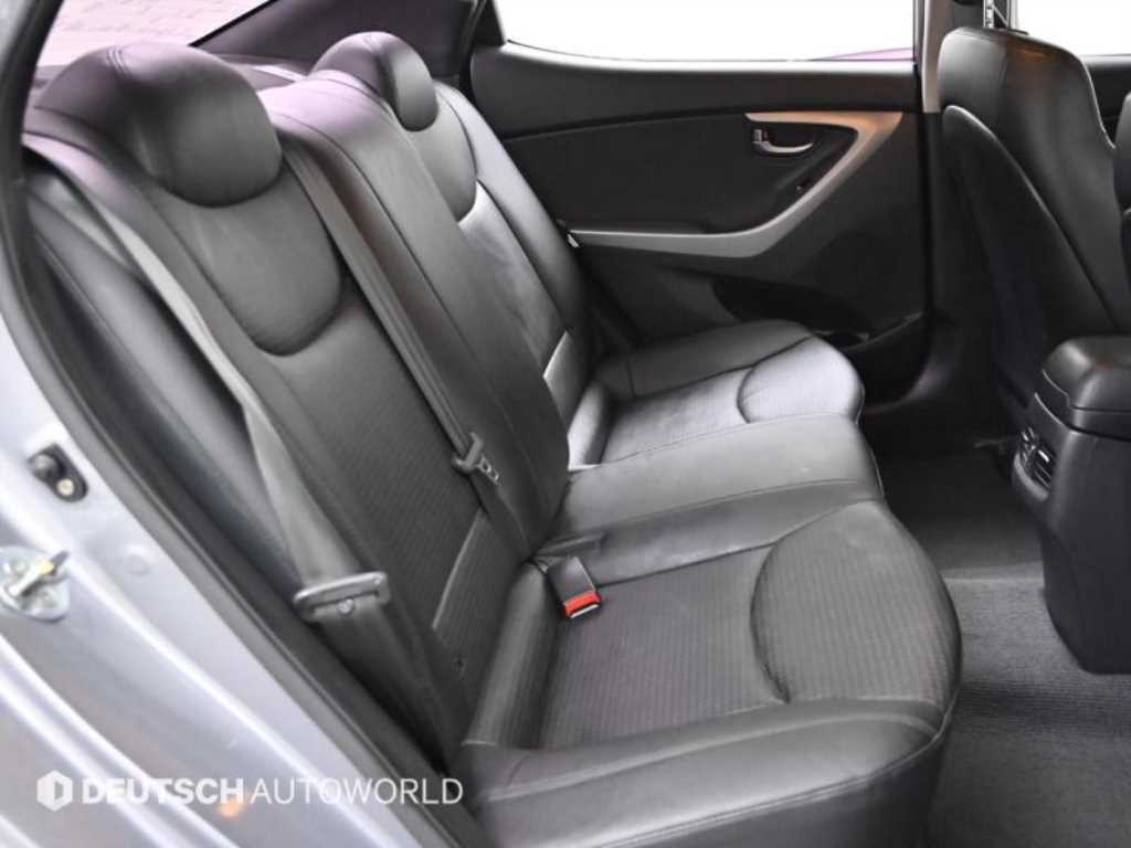 HYUNDAI Avante - Vista 12