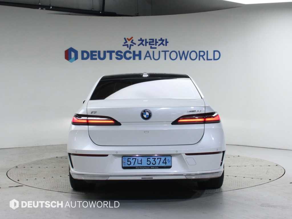 BMW i7 - Vista 4
