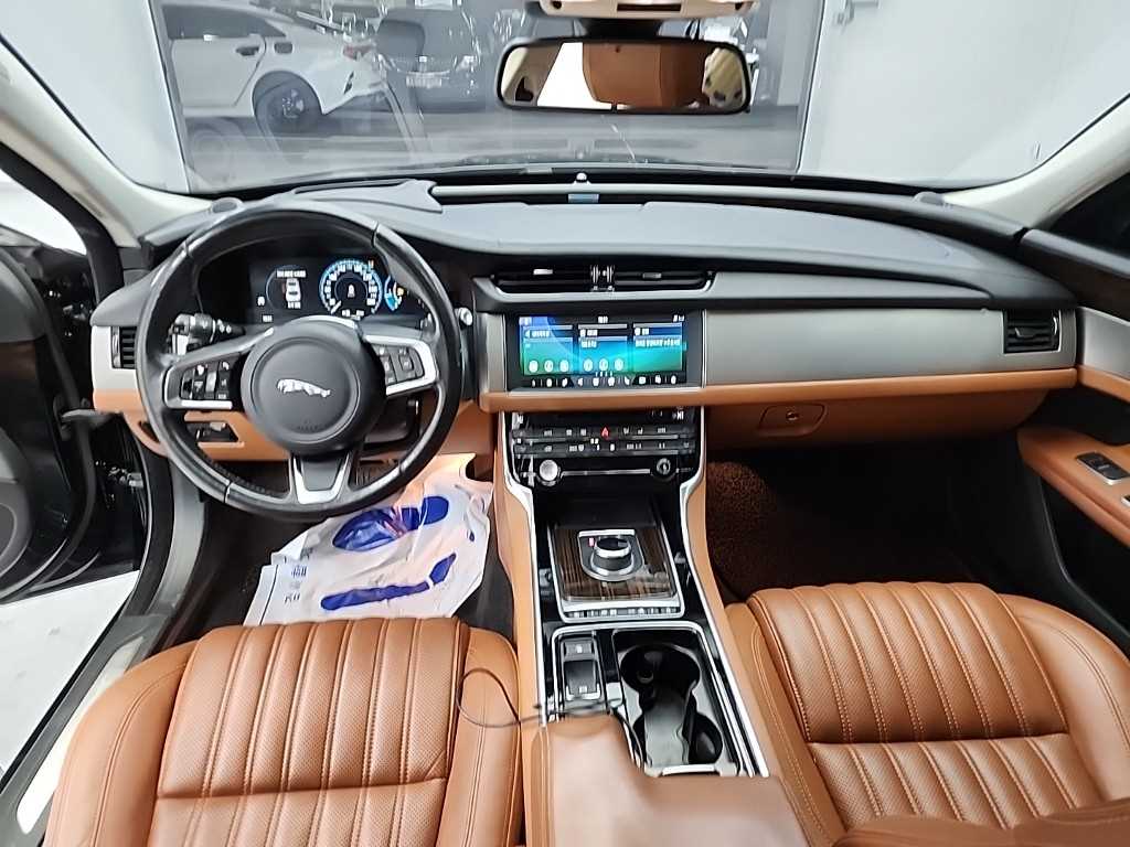 Jaguar XF - Vista 7