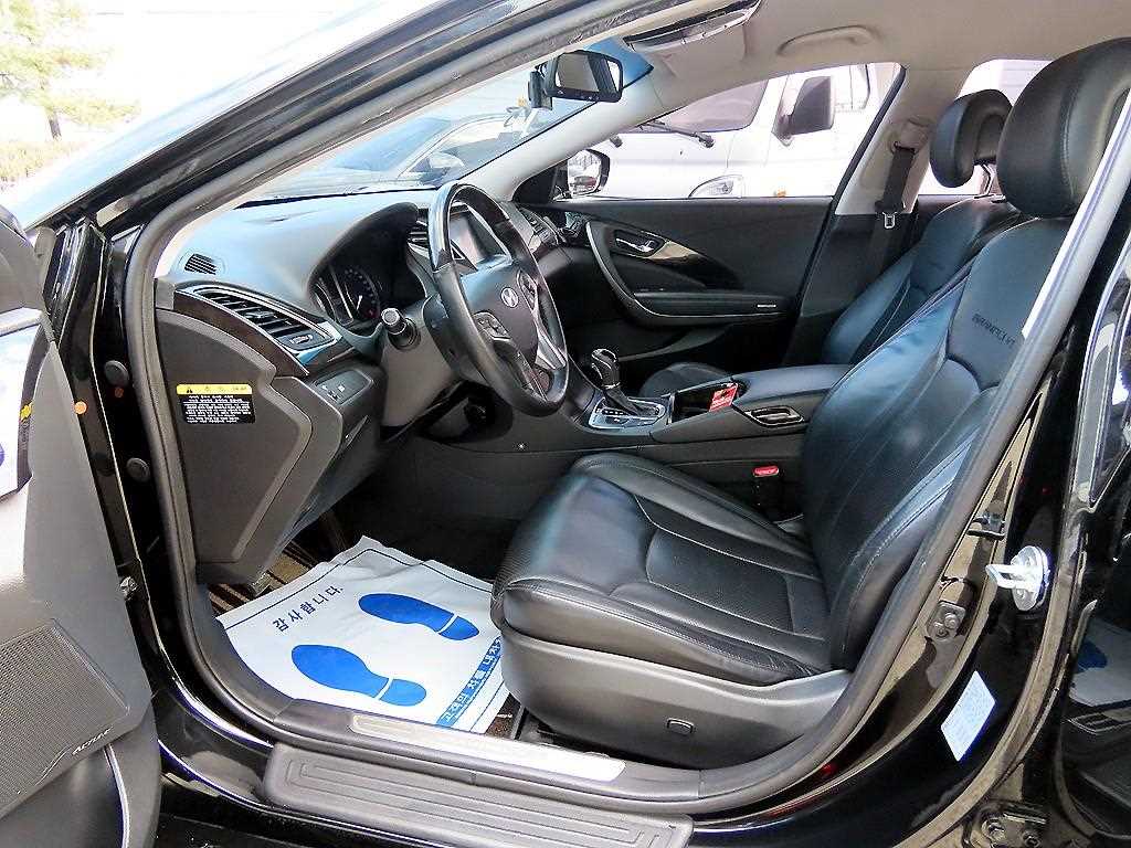 HYUNDAI Grandeur - Vista 5