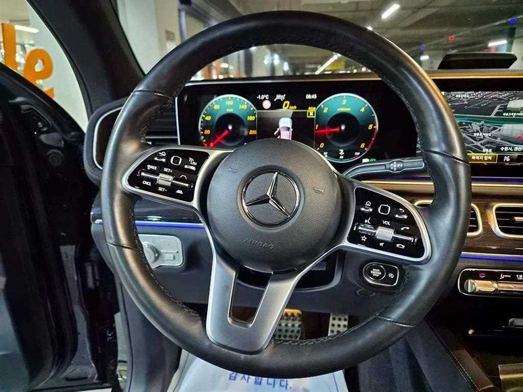 Mercedes Benz GLE Class - Vista 9