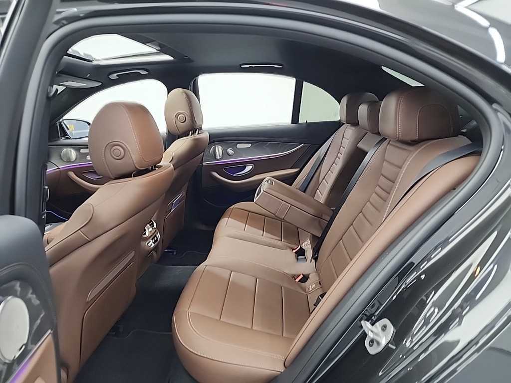 Mercedes Benz E class - Vista 11