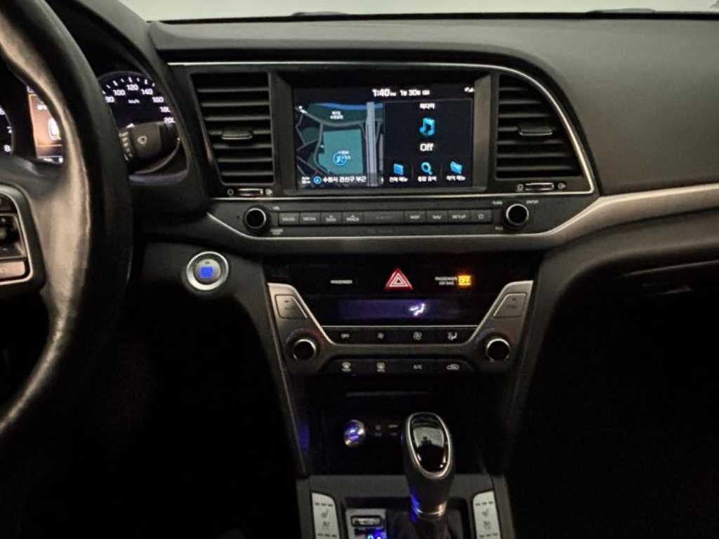 HYUNDAI Avante - Vista 11