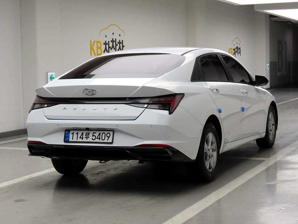 HYUNDAI Avante - Vista 4