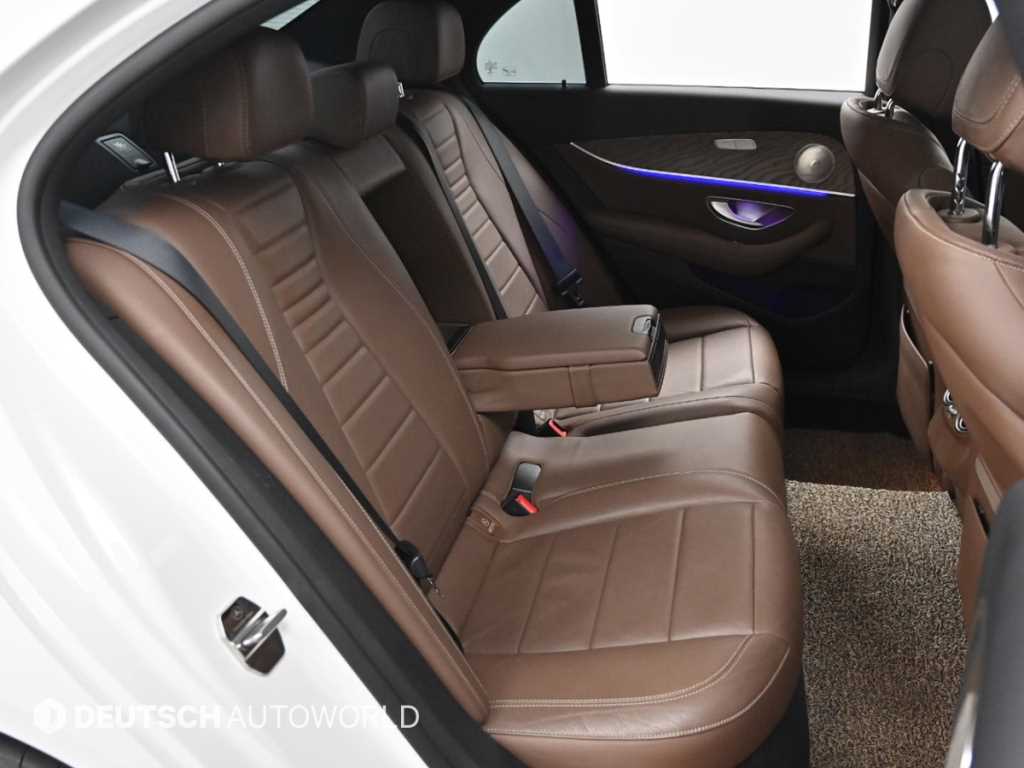 Mercedes Benz E class - Vista 12