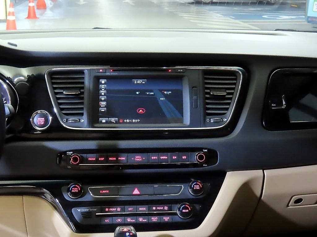 KIA Carnival - Vista 11