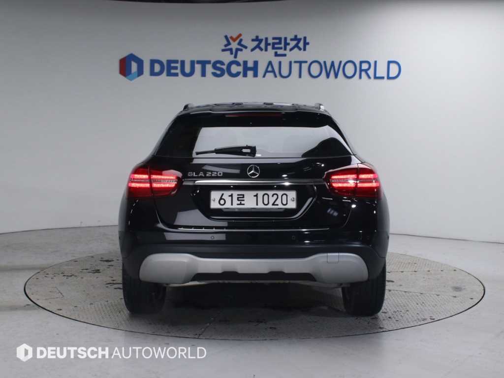 Mercedes Benz GLA Class - Vista 4