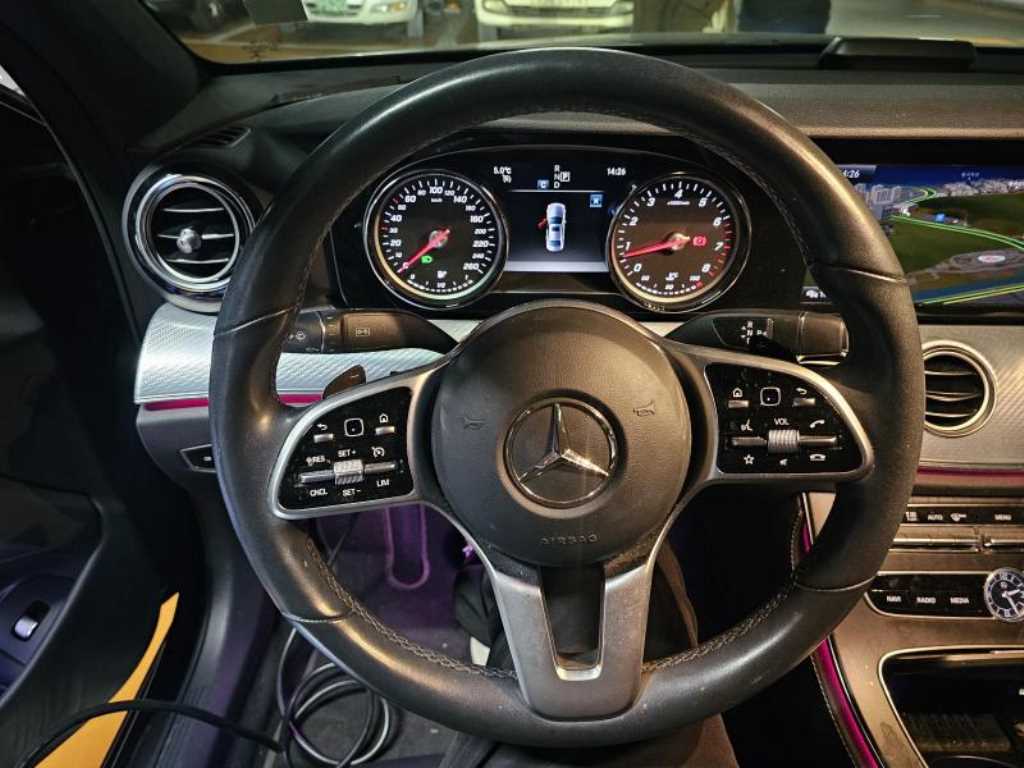 Mercedes Benz E class - Vista 6