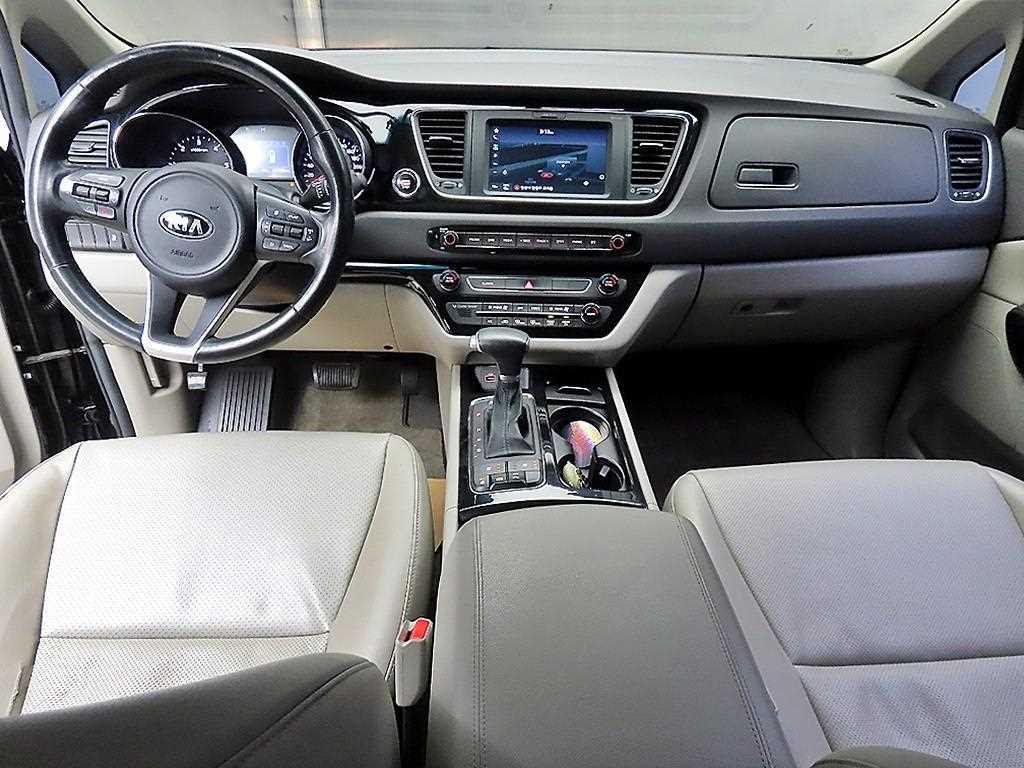 KIA Carnival - Vista 7