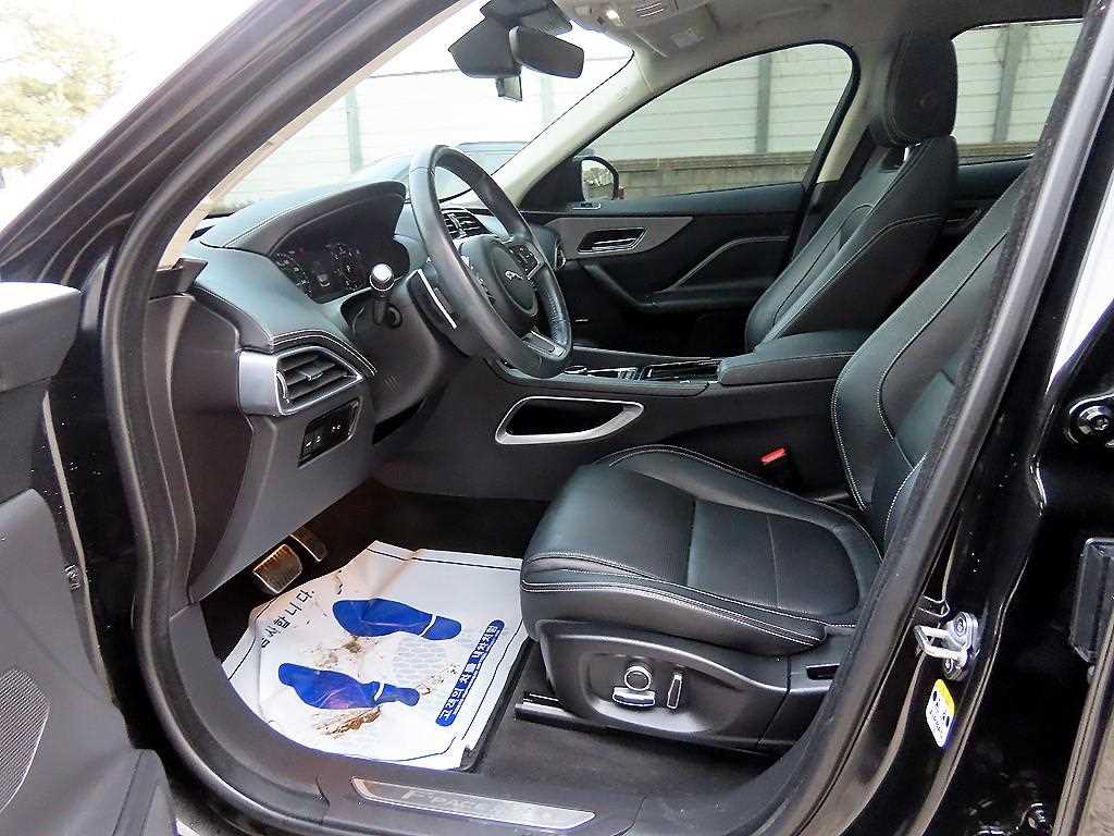 Jaguar F-PACE - Vista 5