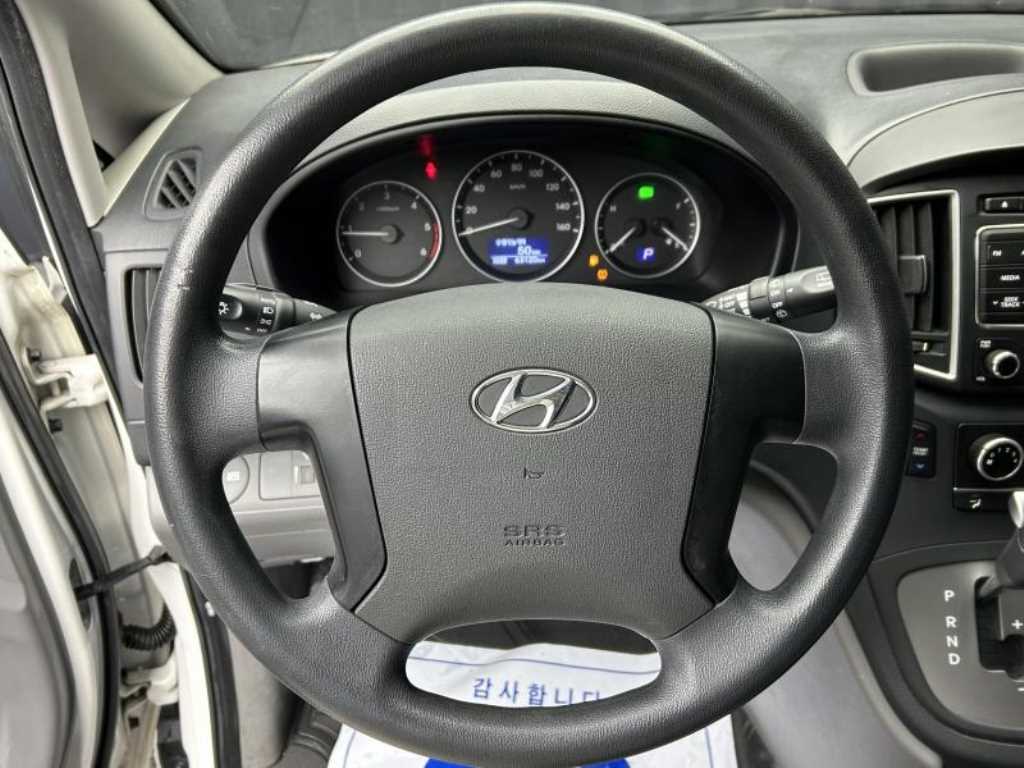 HYUNDAI Starex - Vista 9