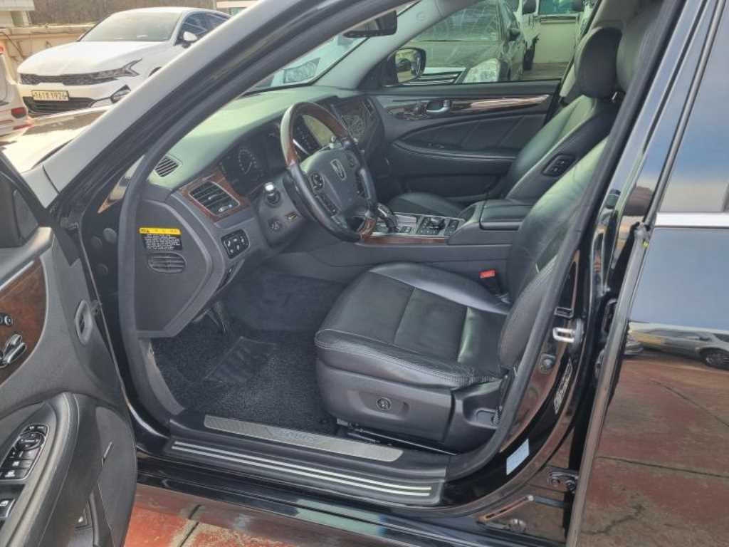 HYUNDAI Equus - Vista 10