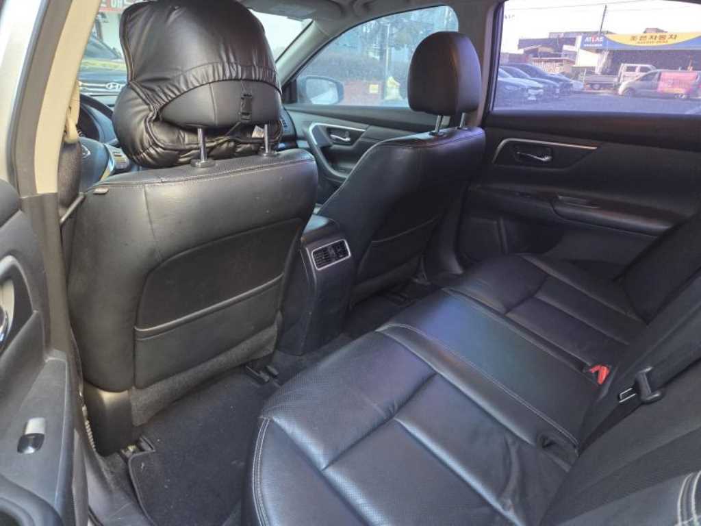 Nissan Altima - Vista 4