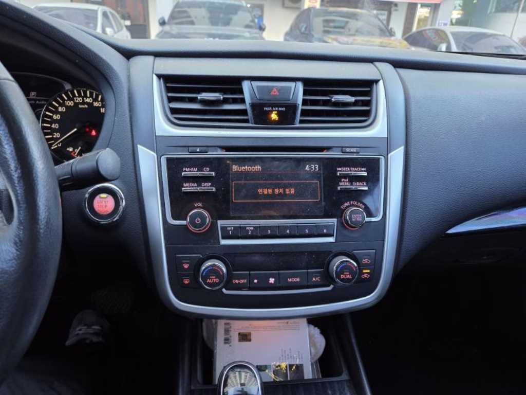 Nissan Altima - Vista 6