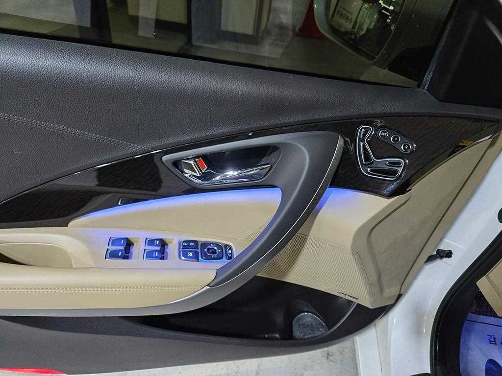 HYUNDAI Grandeur - Vista 12