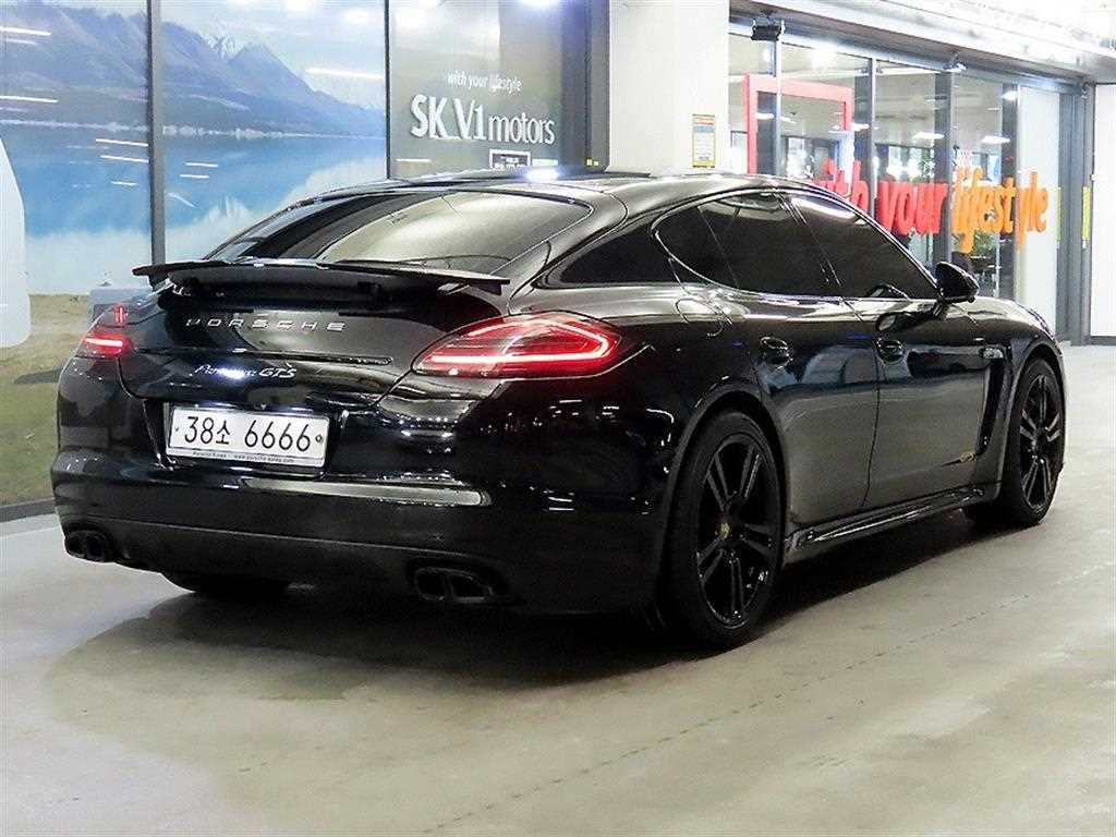 Porsche Panamera - Vista 4