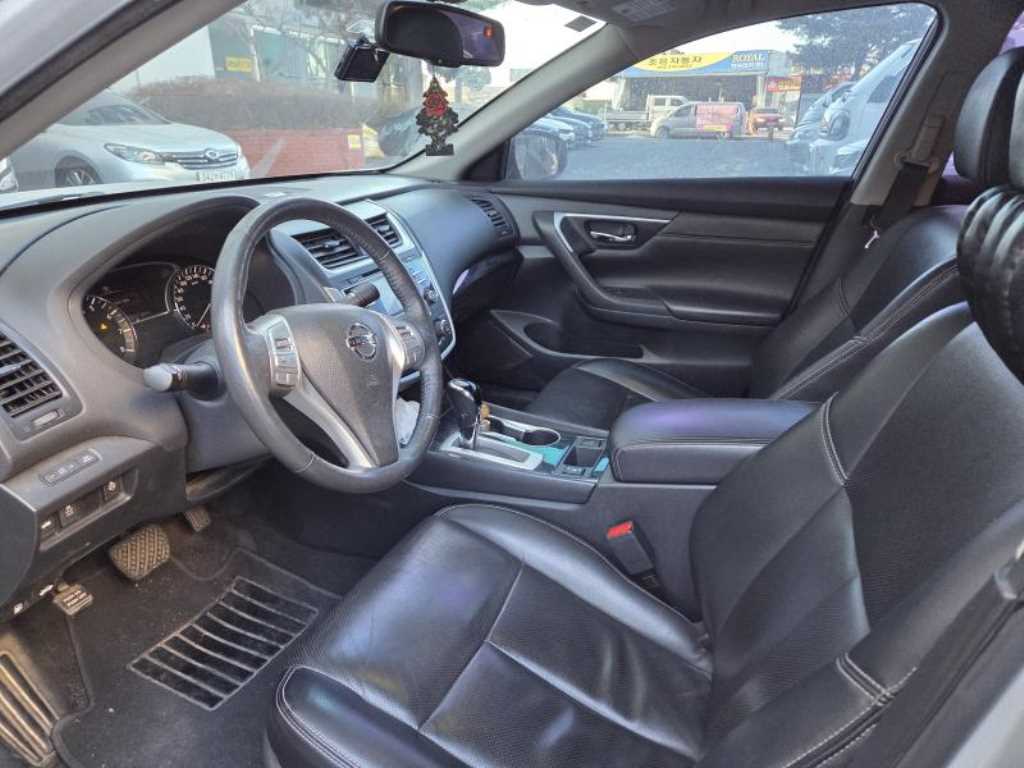 Nissan Altima - Vista 3