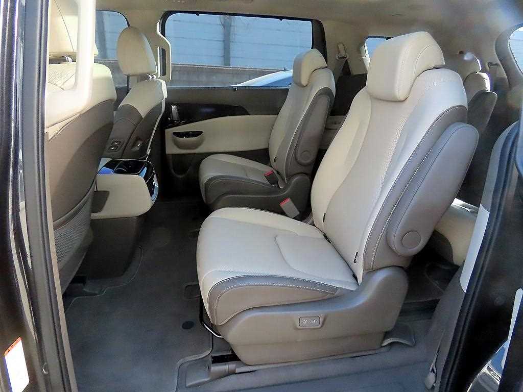 KIA Carnival - Vista 6