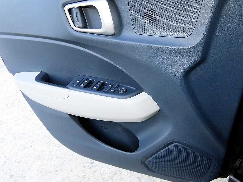 HYUNDAI Venue - Vista 11