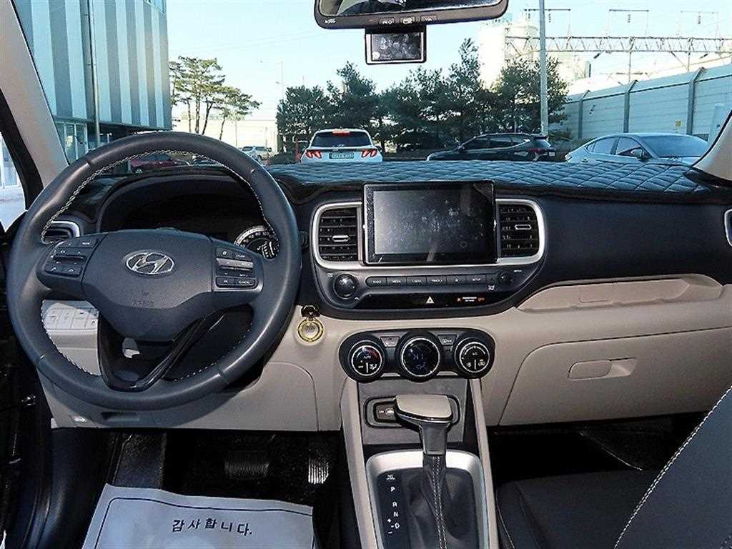 HYUNDAI Venue - Vista 7