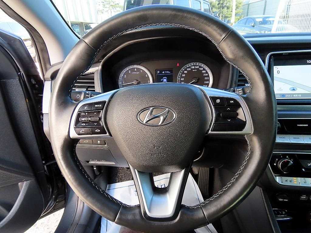 HYUNDAI Sonata - Vista 8