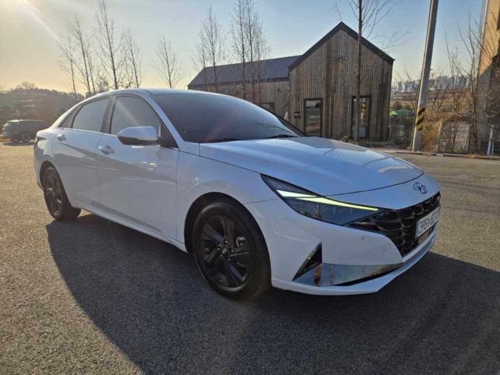 HYUNDAI Avante - Vista 5