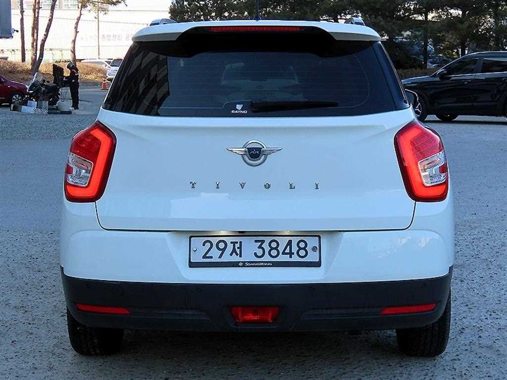 Ssangyong Tivoli - Vista 4