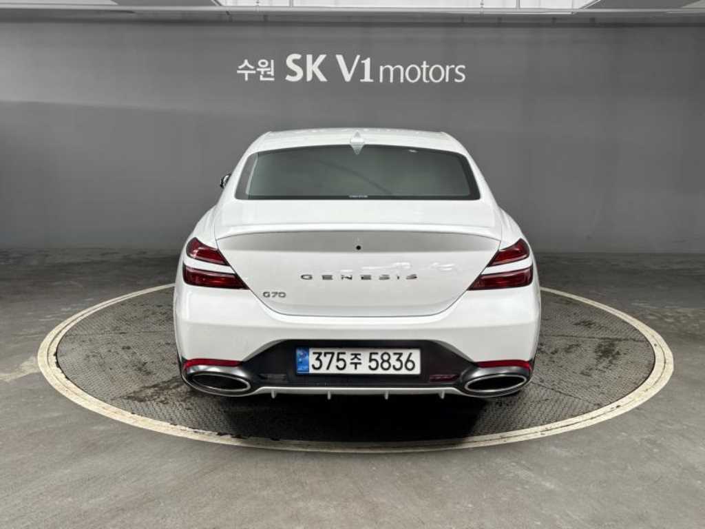 Genesis G70 - Vista 6