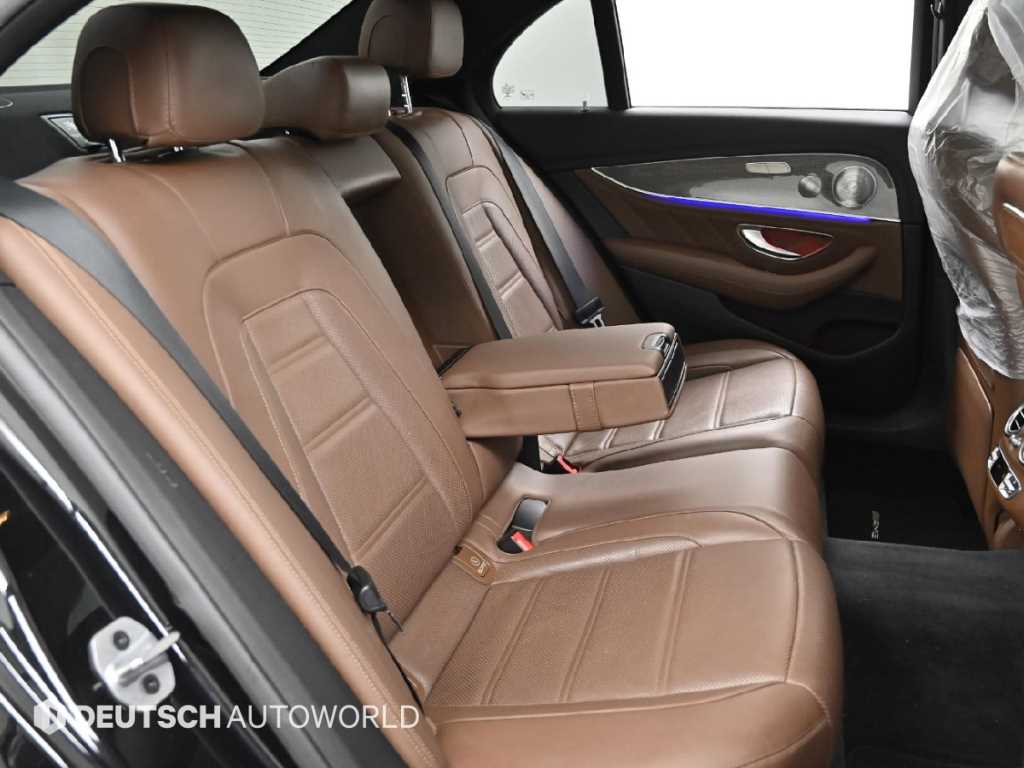 Mercedes Benz E class - Vista 12