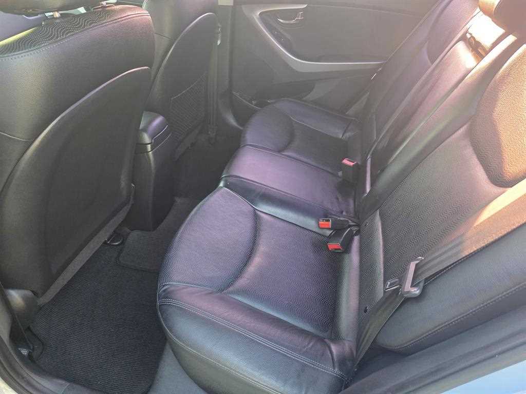 HYUNDAI Avante - Vista 8