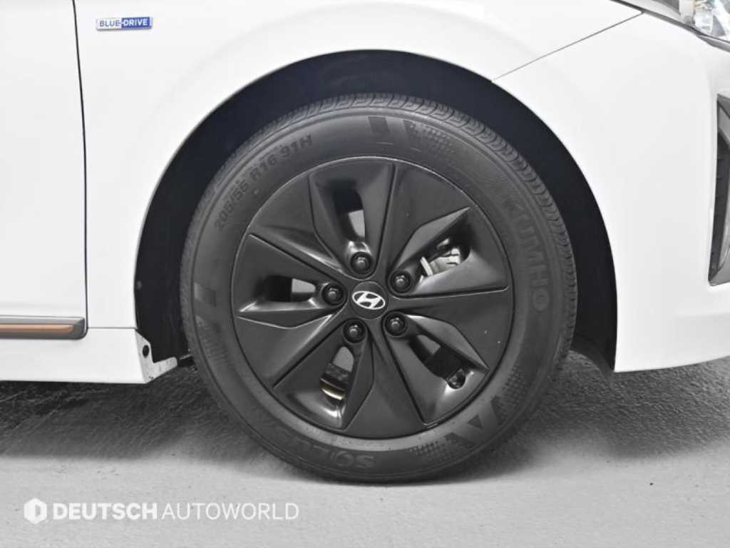 HYUNDAI Ioniq - Vista 5