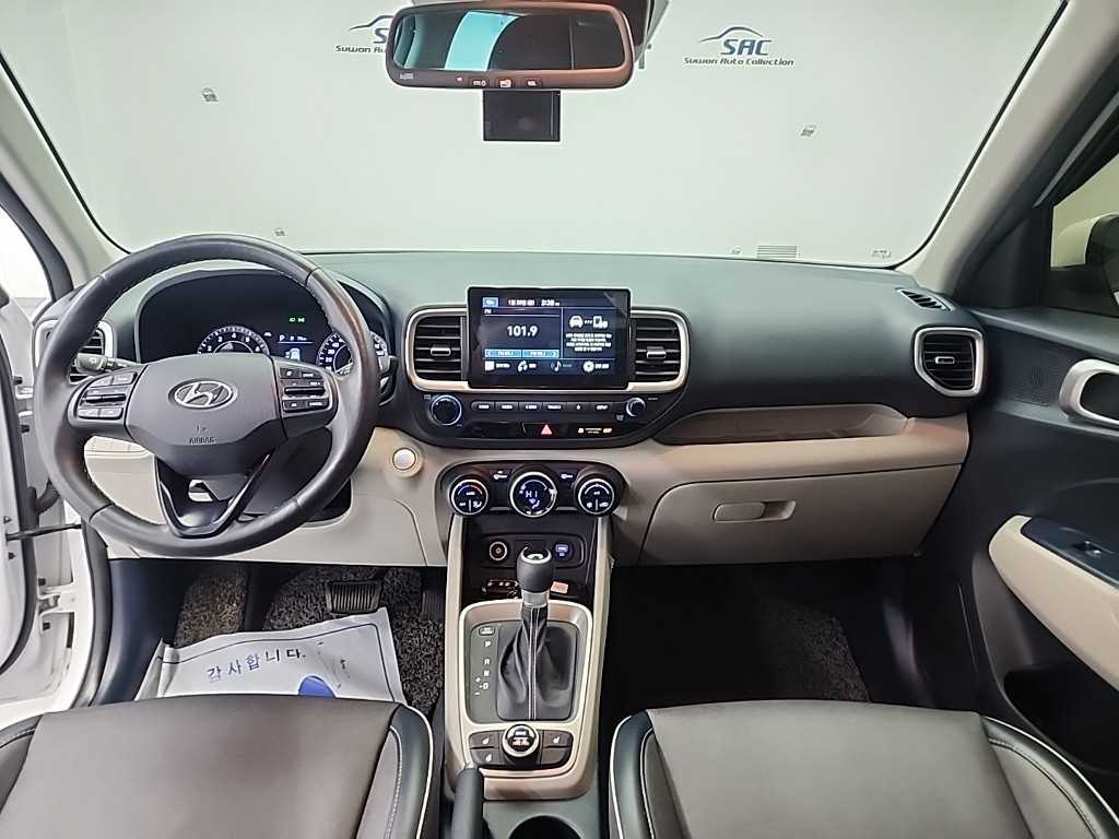 HYUNDAI Venue - Vista 7