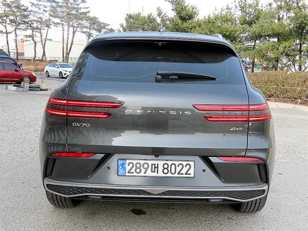 Genesis GV70 - Vista 4