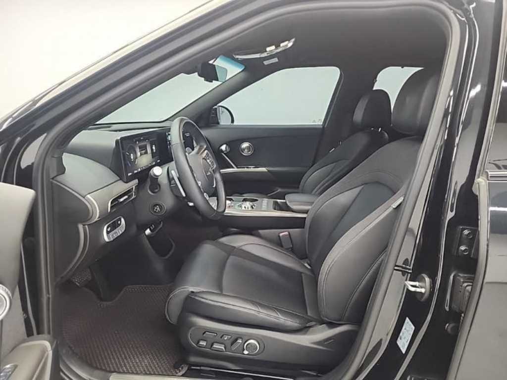 Genesis GV60 - Vista 11